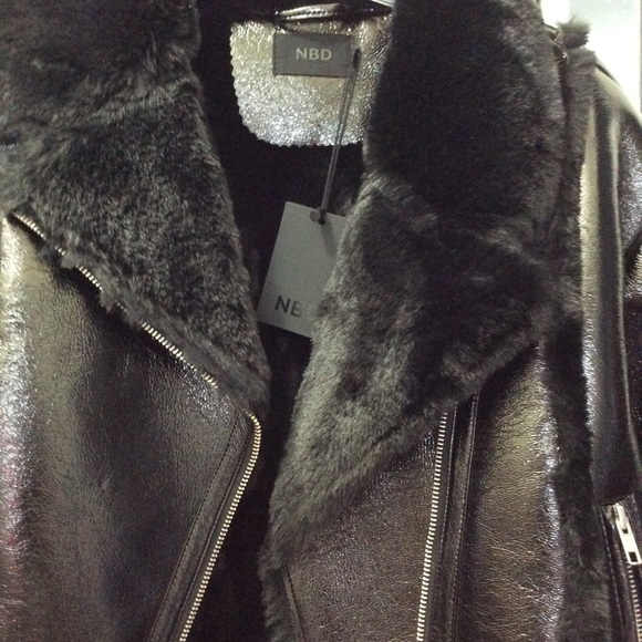 NBD Aya Faux Shearling Cropped Jacket. Black. LG. - Picture 7 of 10